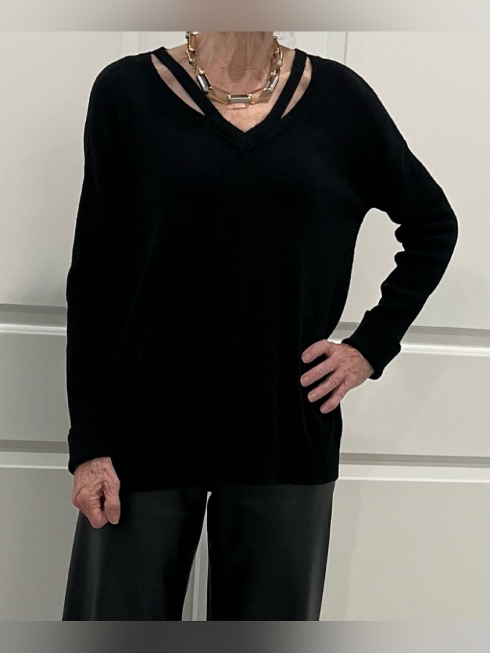 WHITE + WARREN Black Long-Sleeve Cashmere Sweater, Size XS